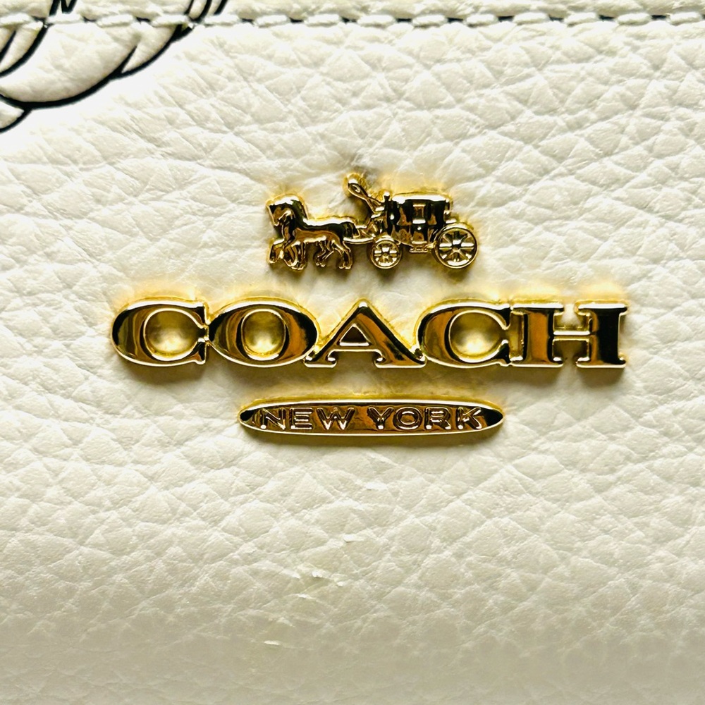 Disney X Coach Dempsey Carryall With Cruella Motif
Brand new with tags - Picture 15 of 15